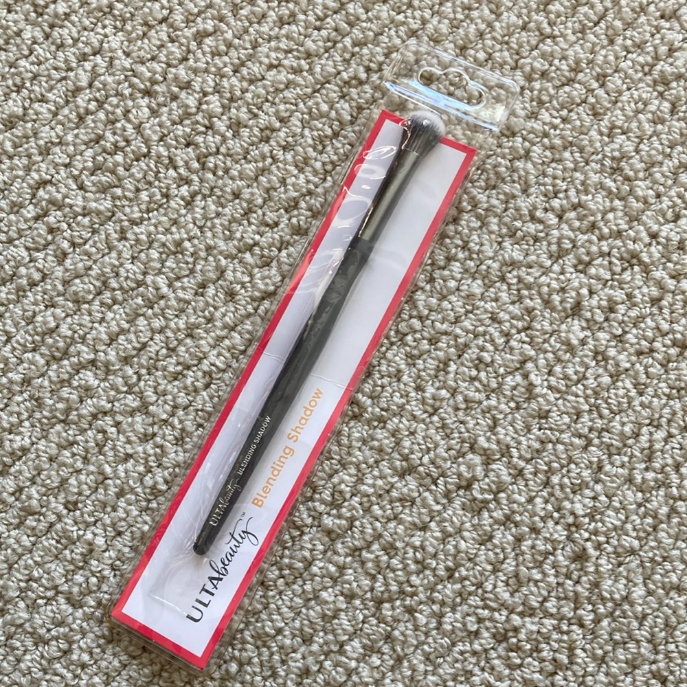 NEW Ulta Beauty Blending Shadow Brush Eyeshadow Tool Small NIB